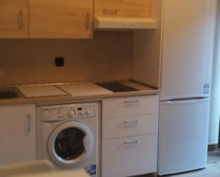 Cuina de Apartament de lloguer en Salamanca Capital amb Calefacció, Parquet i Moblat