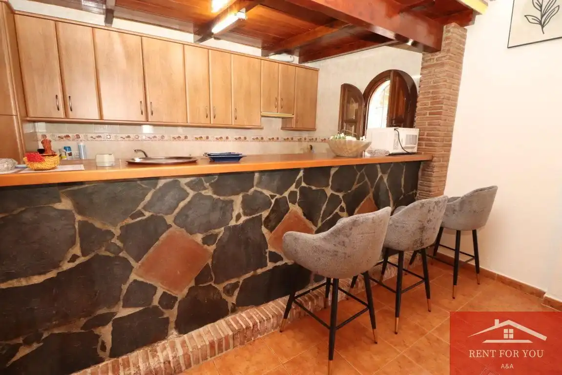 Cuina de Casa o xalet de lloguer en Alozaina amb Aire condicionat, Jardí privat i Piscina