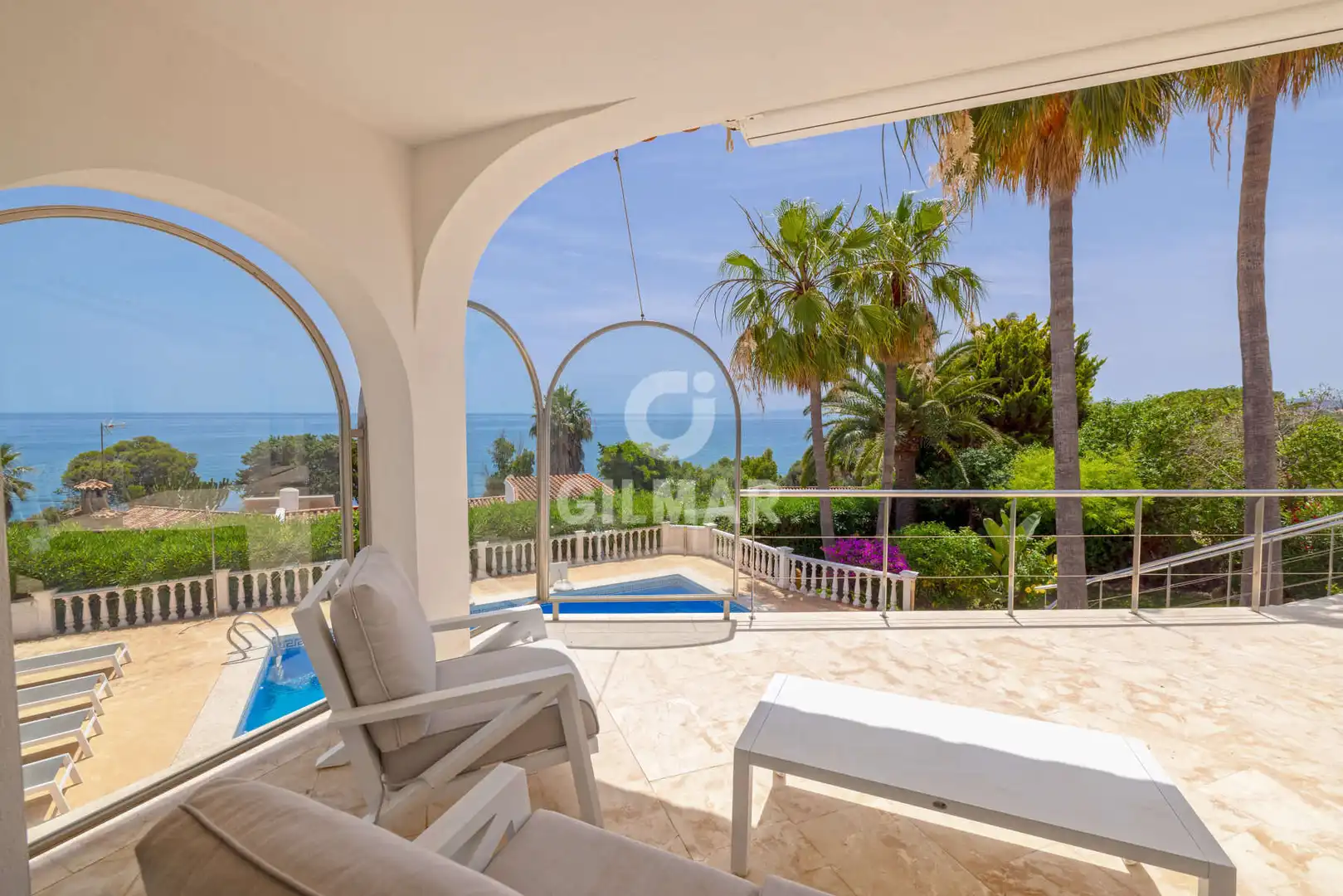 Vista exterior de Casa o xalet en venda en Sotogrande amb Calefacció, Jardí privat i Piscina