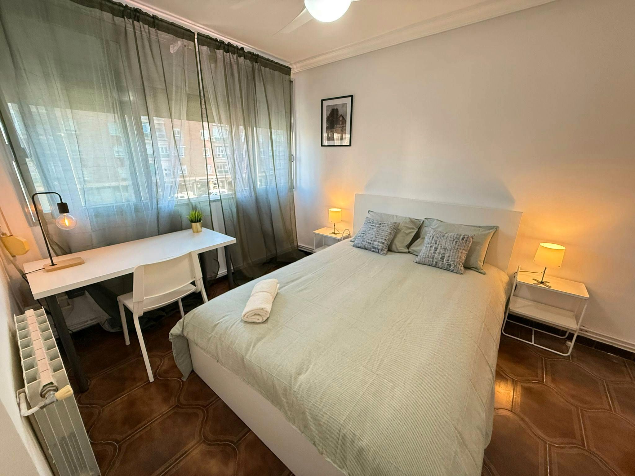 Dormitori de Pis per a compartir en  Madrid Capital amb Moblat, Rentadora i Internet