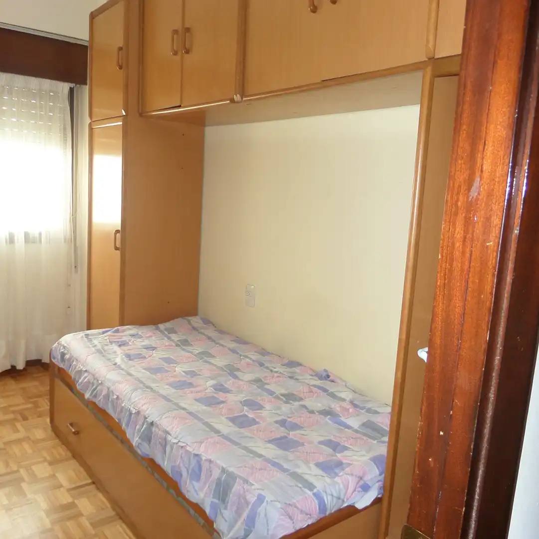 Schlafzimmer von Wohnung zur Miete in A Coruña Capital  mit Parkett, Möbliert und Ofen