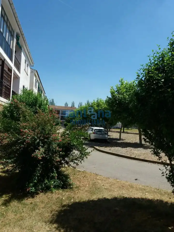 Vista exterior de Apartamento en venta en Mansilla de las Mulas con Terraza, Trastero y Amueblado