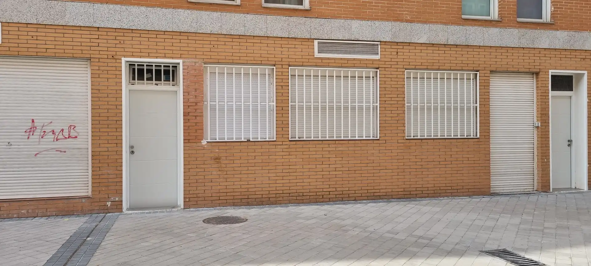 Vista exterior de Local en venta en Parla