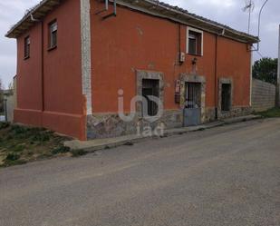 Vista exterior de Casa o xalet en venda en Pajares de los Oteros amb Calefacció, Terrassa i Piscina