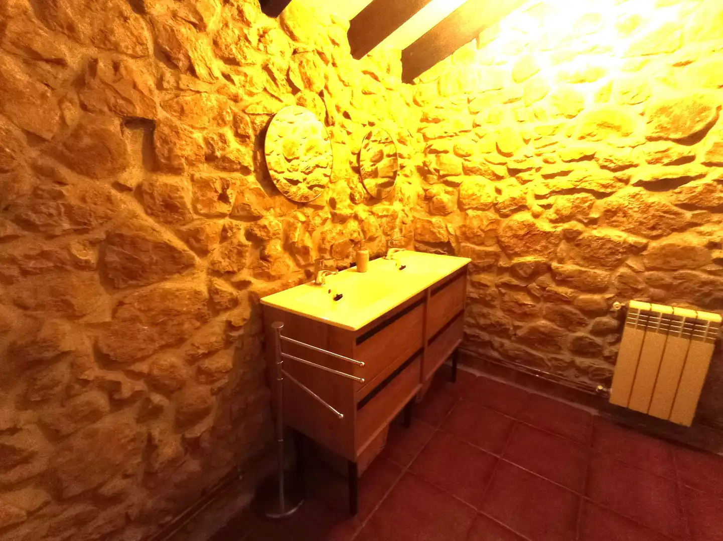 Bany de Casa adosada de lloguer en Anievas amb Calefacció, Jardí privat i Parquet