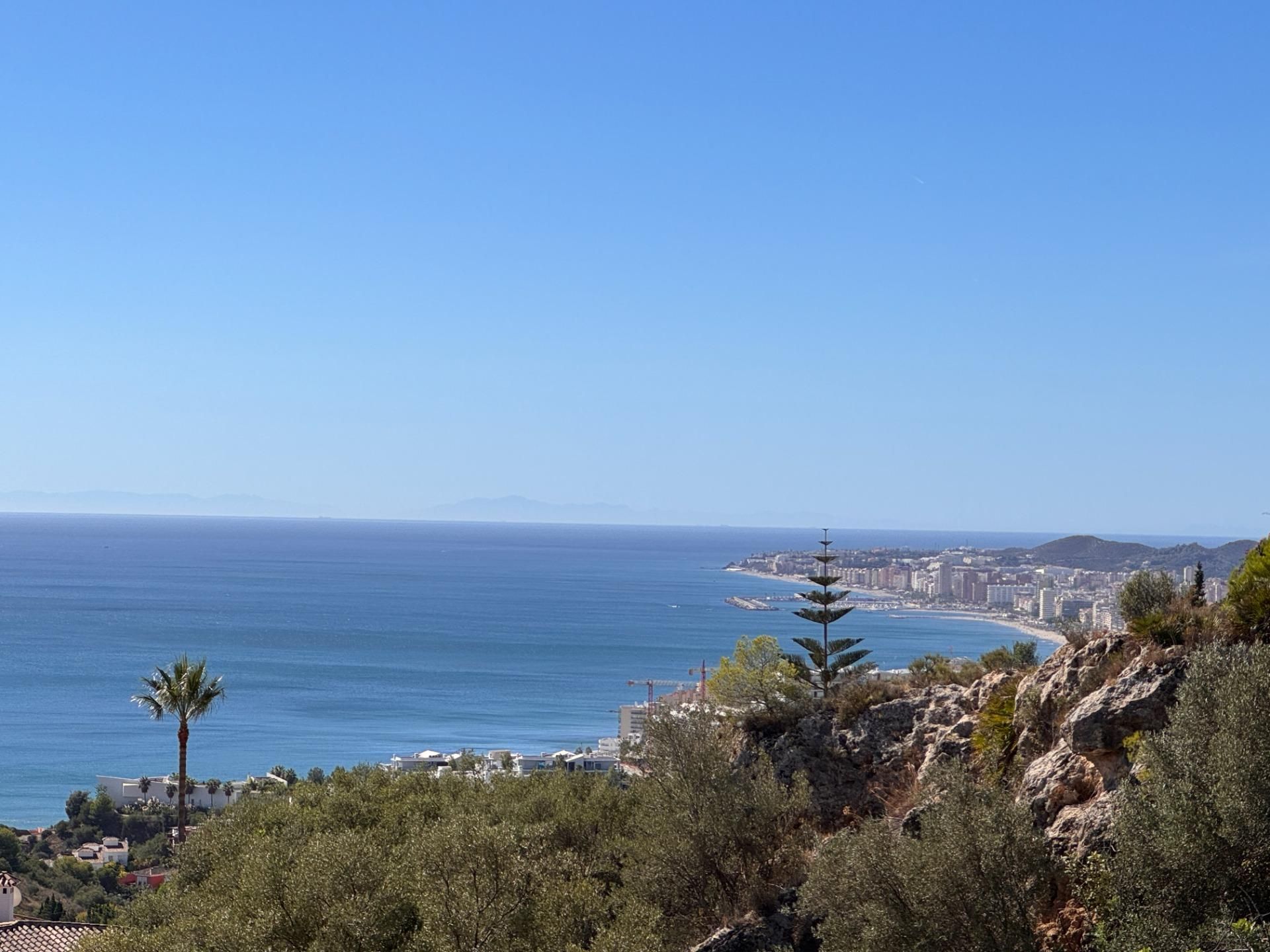 Vista exterior de Casa o xalet en venda en Benalmádena amb Aire condicionat, Calefacció i Jardí privat