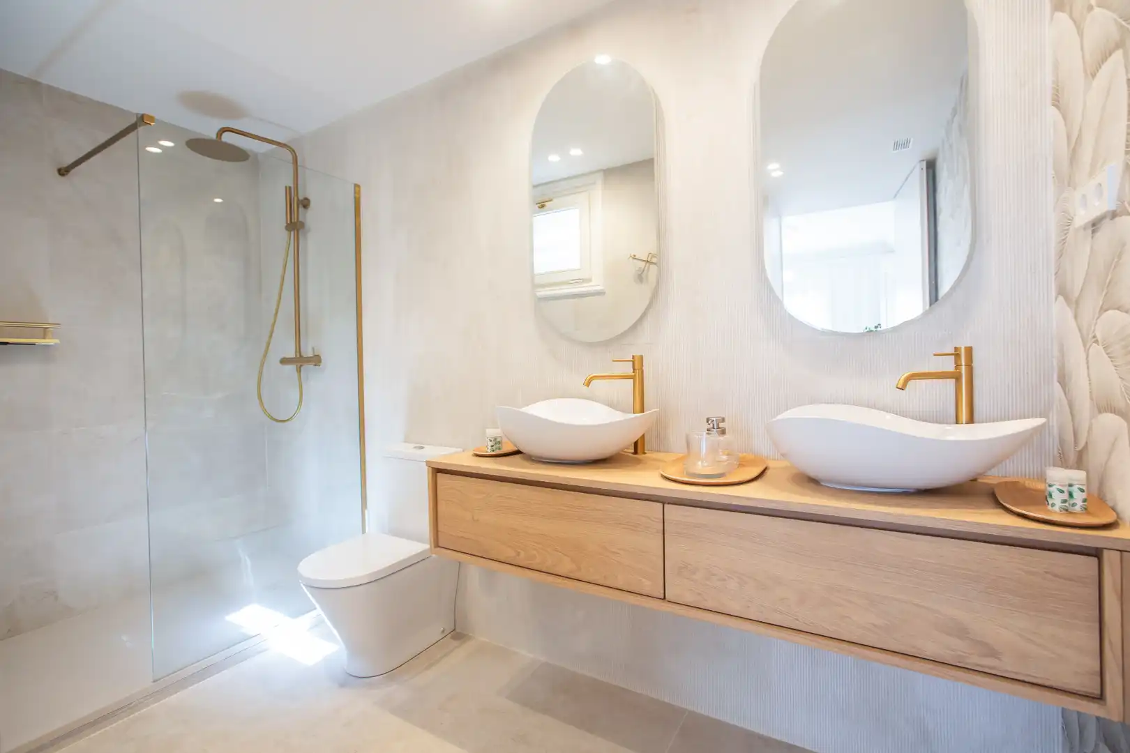 Badezimmer von Dachboden zur Miete in Barcelona mit Klimaanlage, Heizung und Parkett