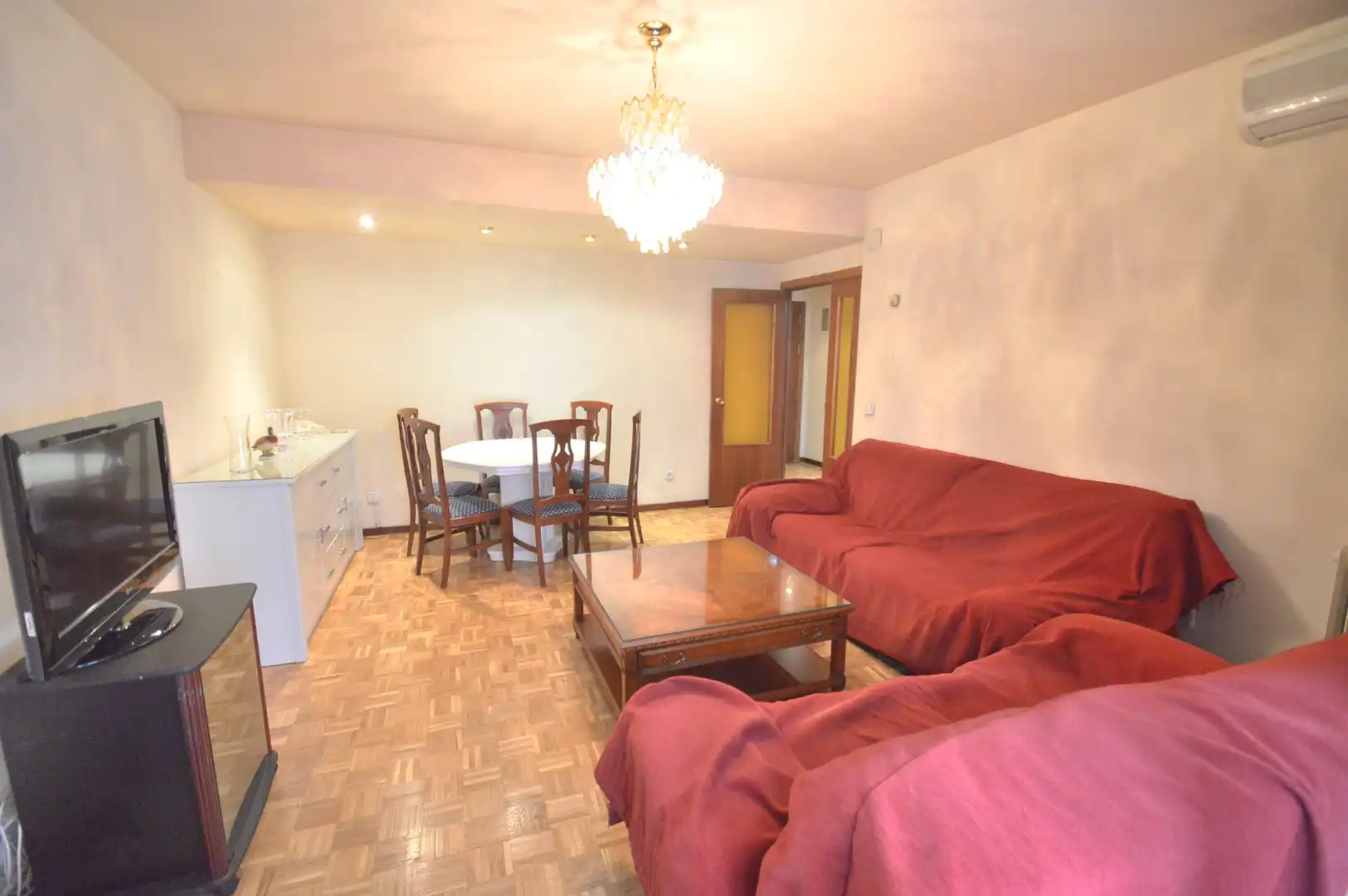 Living room of Flat for sale in Madrid  with Air Conditioner, Heating and Parquet flooring