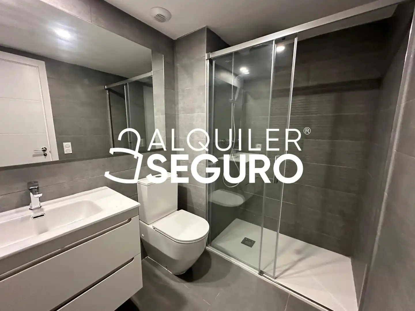 Baño de Piso de alquiler en Valencia con Aire acondicionado, Terraza y Trastero