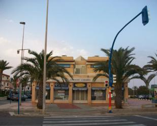 Vista exterior de Local de lloguer en La Manga del Mar Menor amb Aire condicionat i Terrassa