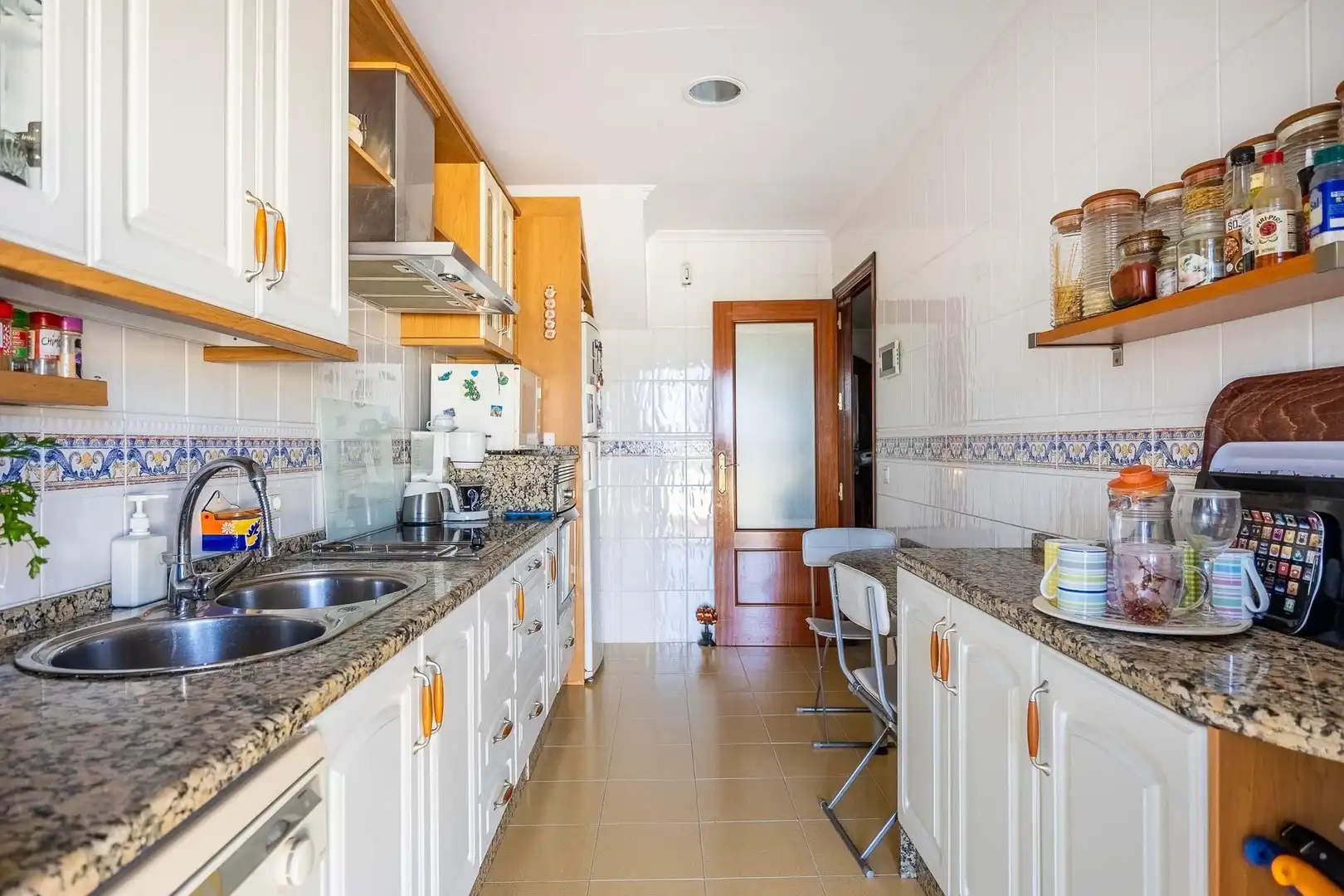 Kitchen of Detached homes for sale in Mairena del Aljarafe  with Air Conditioner, Private garden and Terrace