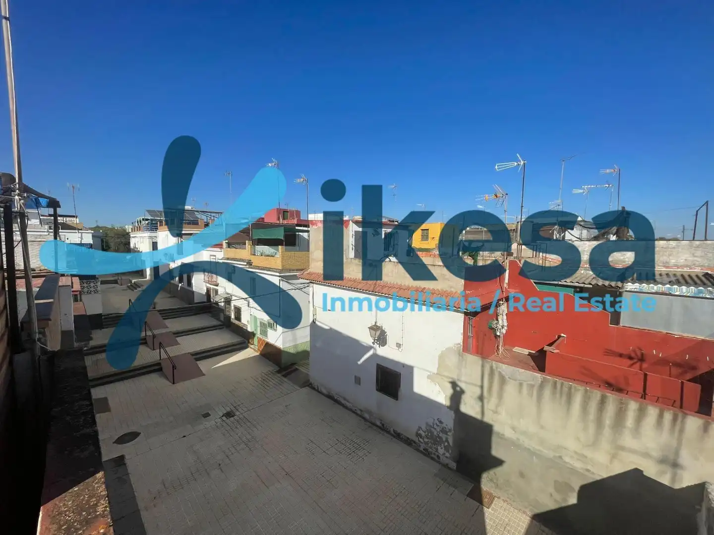 Vista exterior de Casa adosada en venda en Coria del Río