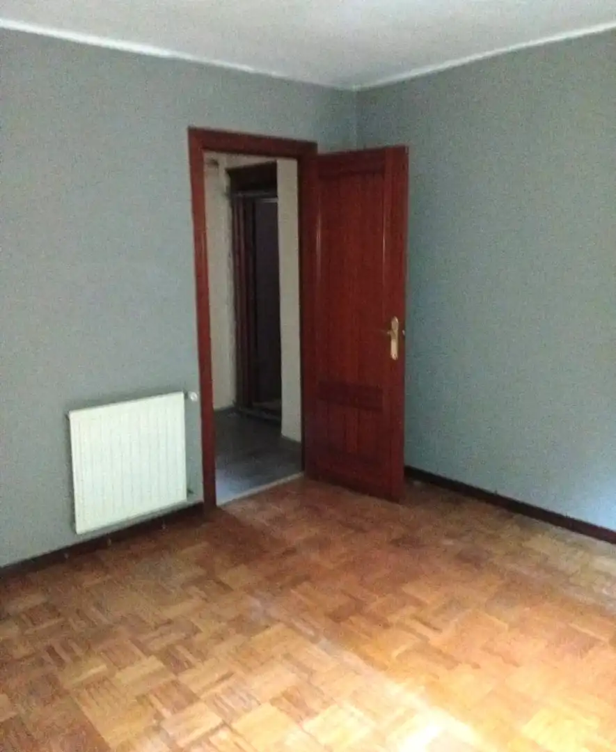 Dormitori de Pis en venda en Lena amb Calefacció, Parquet i Traster
