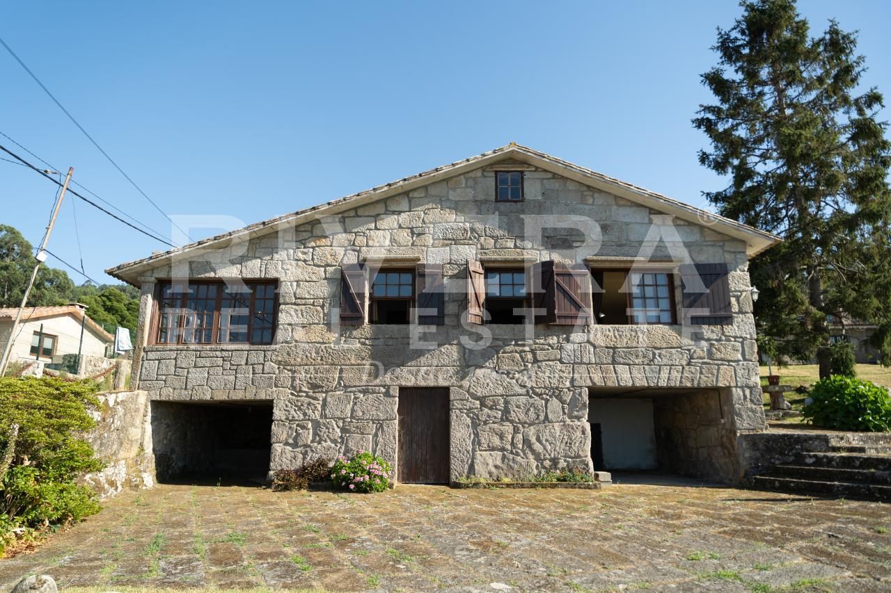 Vista exterior de Casa o xalet en venda en Baiona amb Calefacció i Jardí privat
