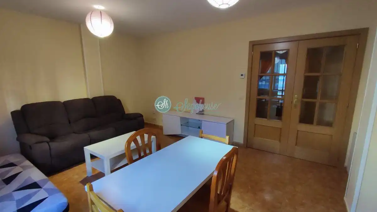 Sala de estar de Piso en venta en Hontanares de Eresma con Calefacción, Terraza y Amueblado