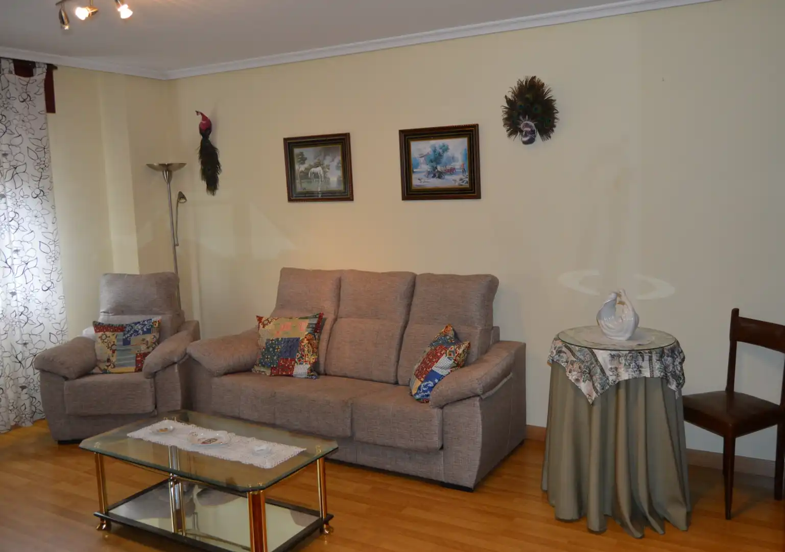 Sala de estar de Piso en venta en Avilés con Calefacción, Parquet y Trastero