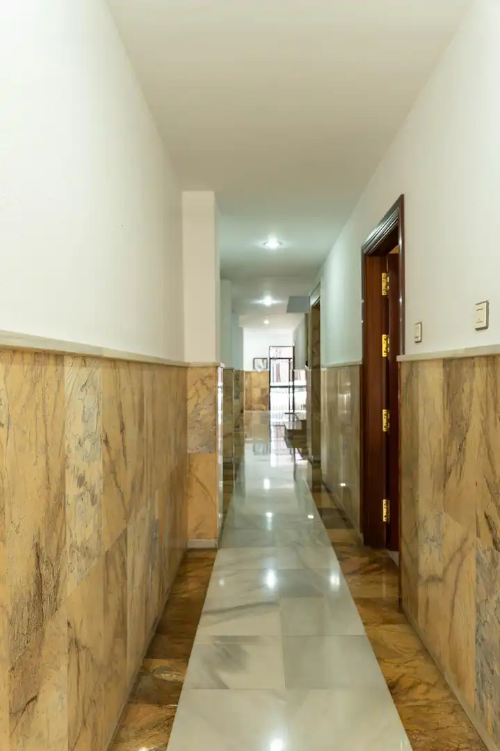 Wohnung zum Verkauf in Sevilla mit Klimaanlage, Heizung und Privatgarten
