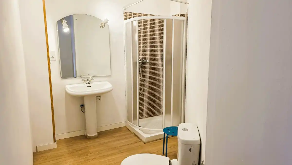 Badezimmer von Geschaftsraum zur Miete in Sóller