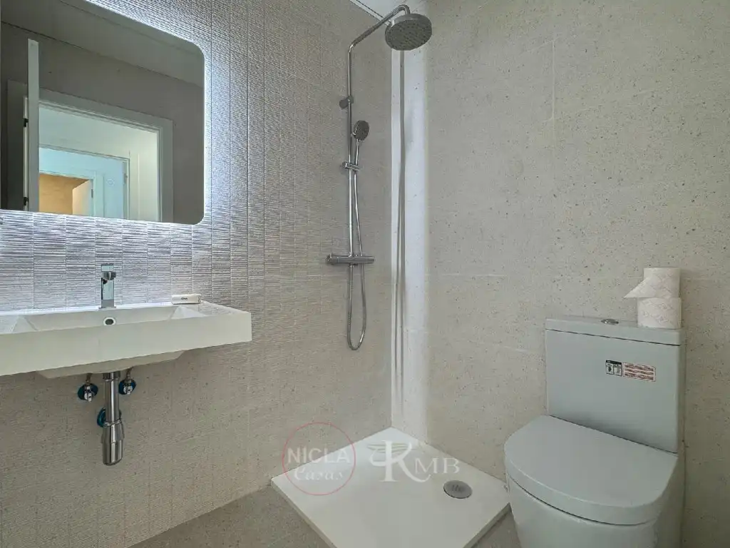 Baño de Apartamento en venta en Garrucha con Aire acondicionado, Terraza y Amueblado
