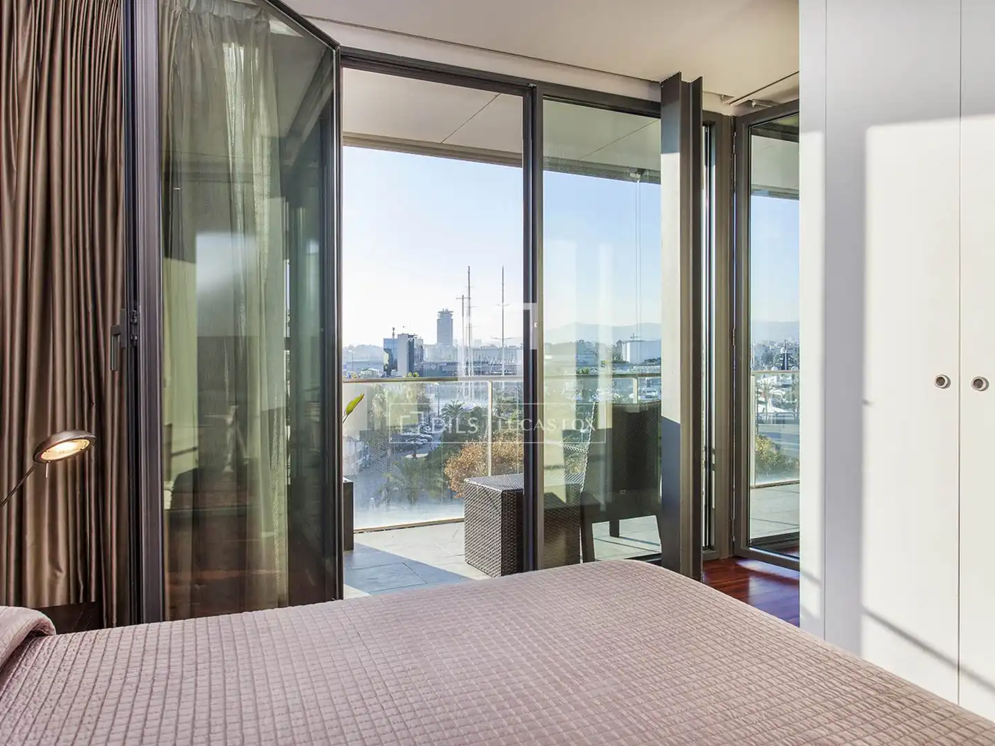 Bedroom of Attic for sale in Barcelona  with Air Conditioner, Parquet flooring and Terrace