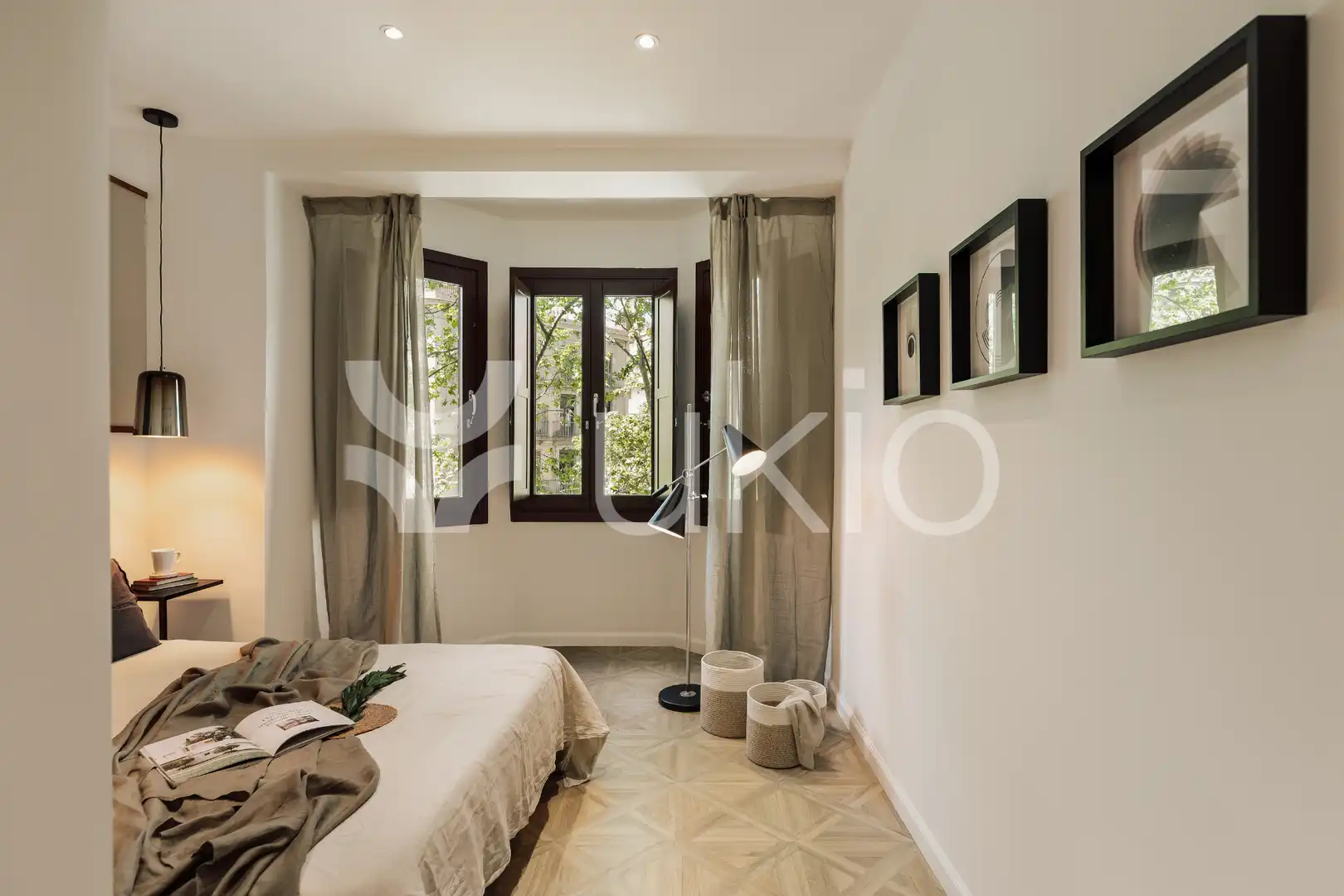 Dormitori de Apartament de lloguer en Barcelona amb Aire condicionat, Calefacció i Moblat