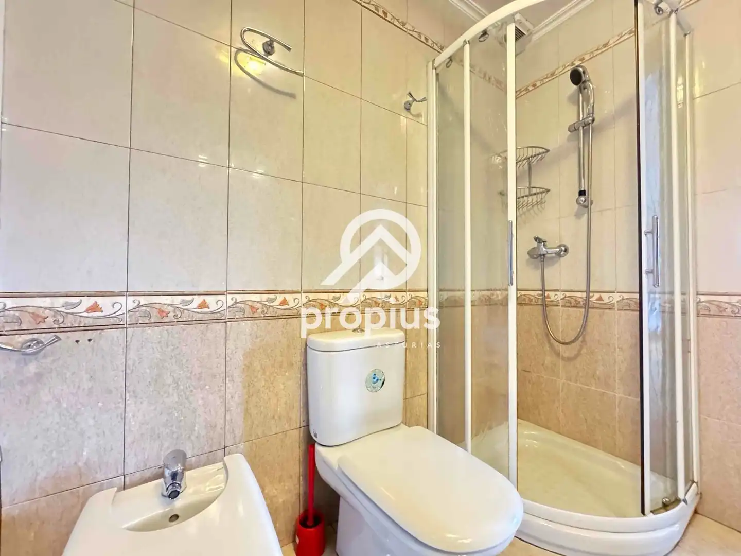 Baño de Piso en venta en Llanes con Calefacción, Parquet y Trastero