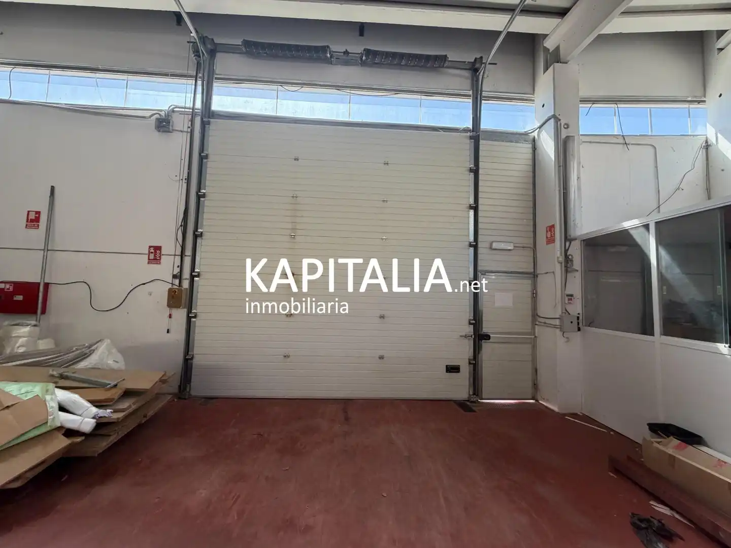 Außenansicht von Fabrikhallen zur Miete in Atzeneta d'Albaida