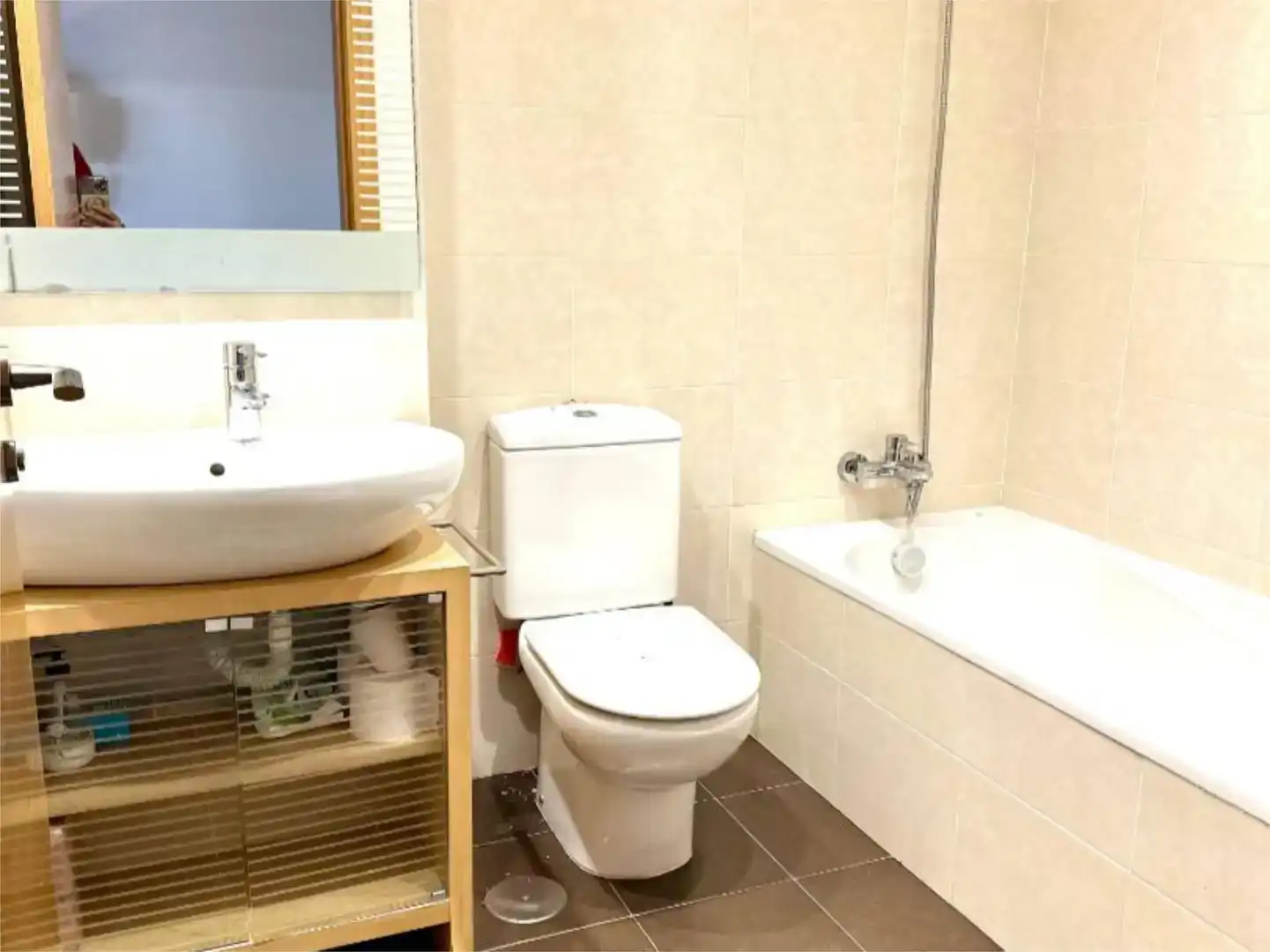 Badezimmer von Wohnung zur Miete in Vilagarcía de Arousa mit Klimaanlage, Schwimmbad und Balkon