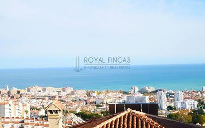 Vista exterior de Casa adosada en venda en Benalmádena amb Aire condicionat, Terrassa i Traster