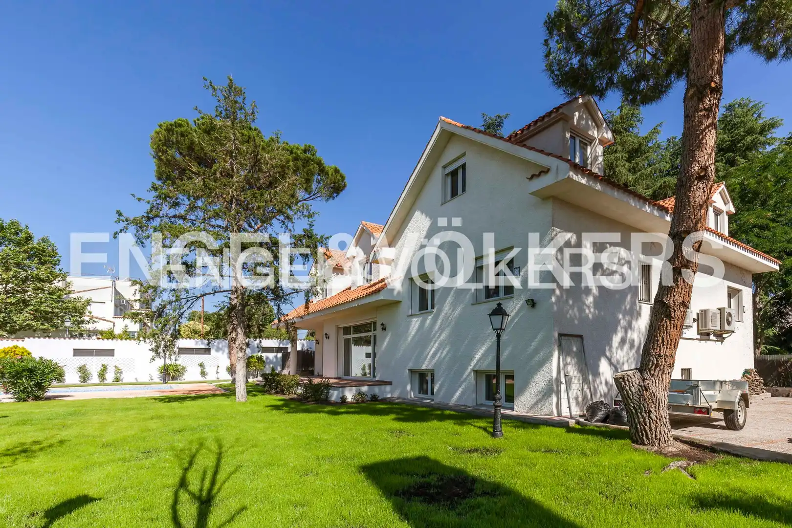 Vista exterior de Casa o chalet en venta en Madrid con Aire acondicionado, Calefacción y Jardín privado