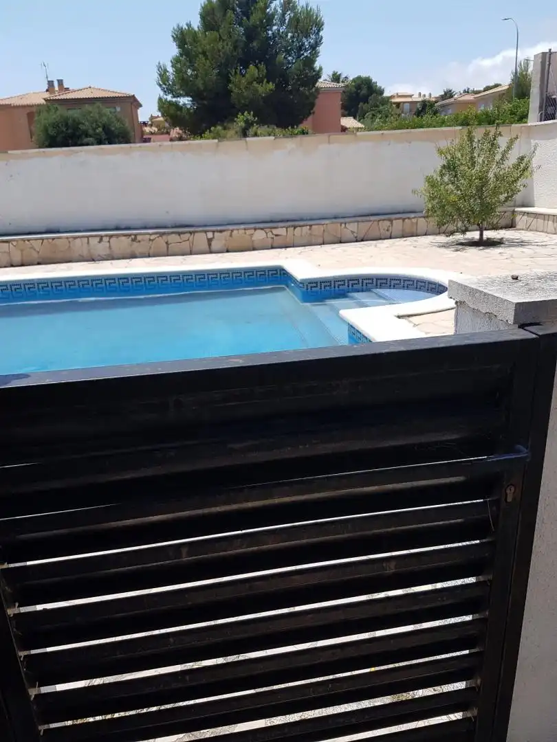 Piscina de Casa adosada en venta en Mont-roig del Camp