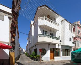 Exterior view of Building for sale in Vega de San Mateo