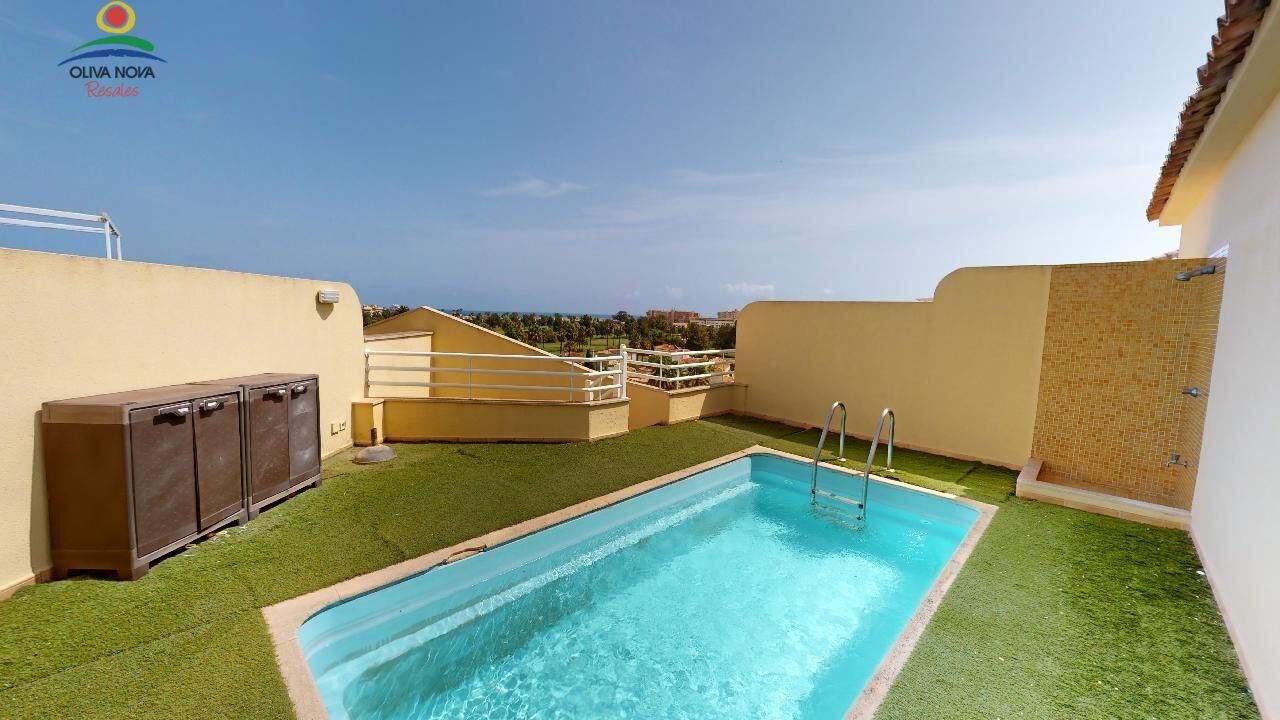 Swimming pool of Attic for sale in Oliva  with Air Conditioner, Heating and Terrace