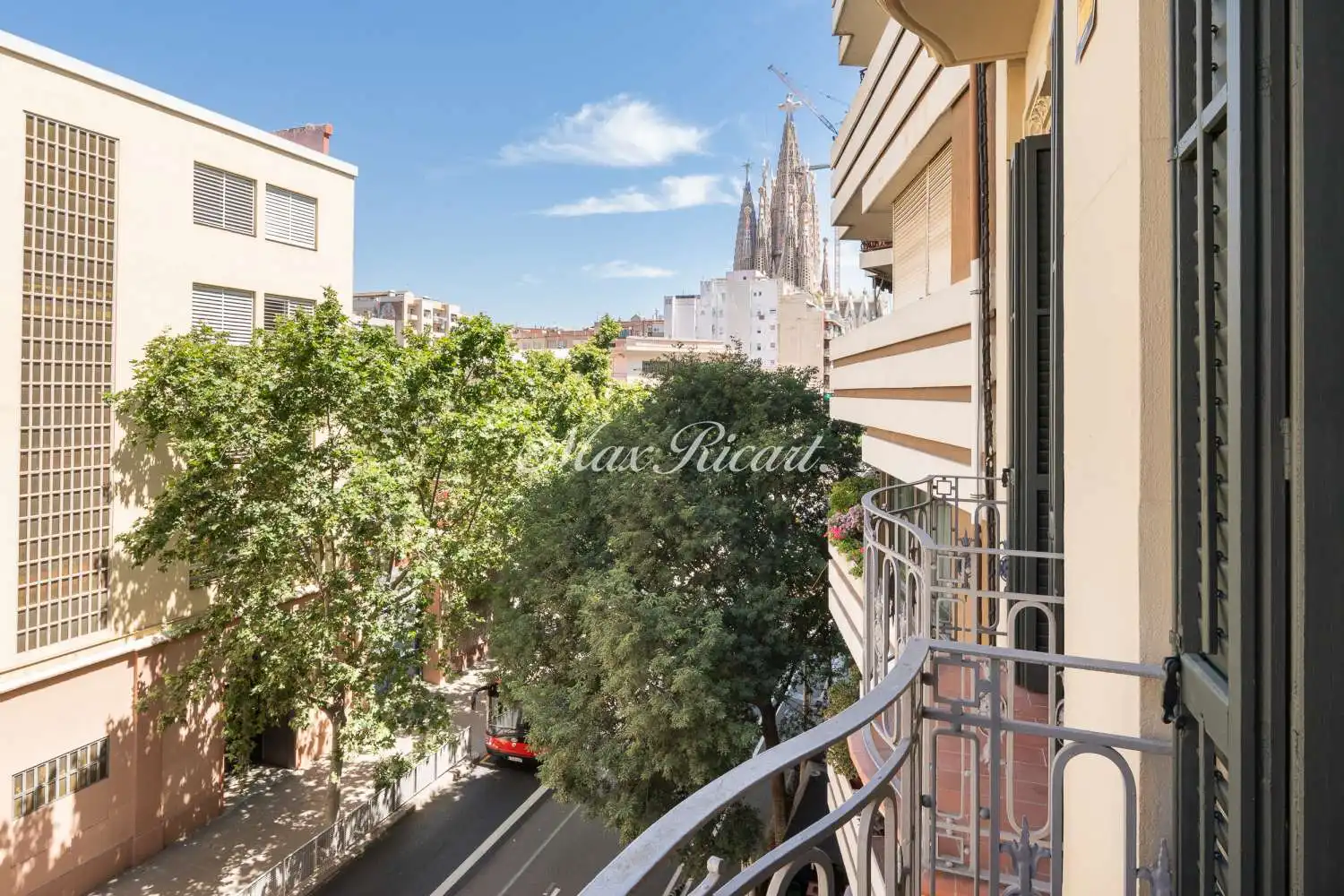 Außenansicht von Wohnung zum Verkauf in Barcelona mit Klimaanlage, Heizung und Balkon