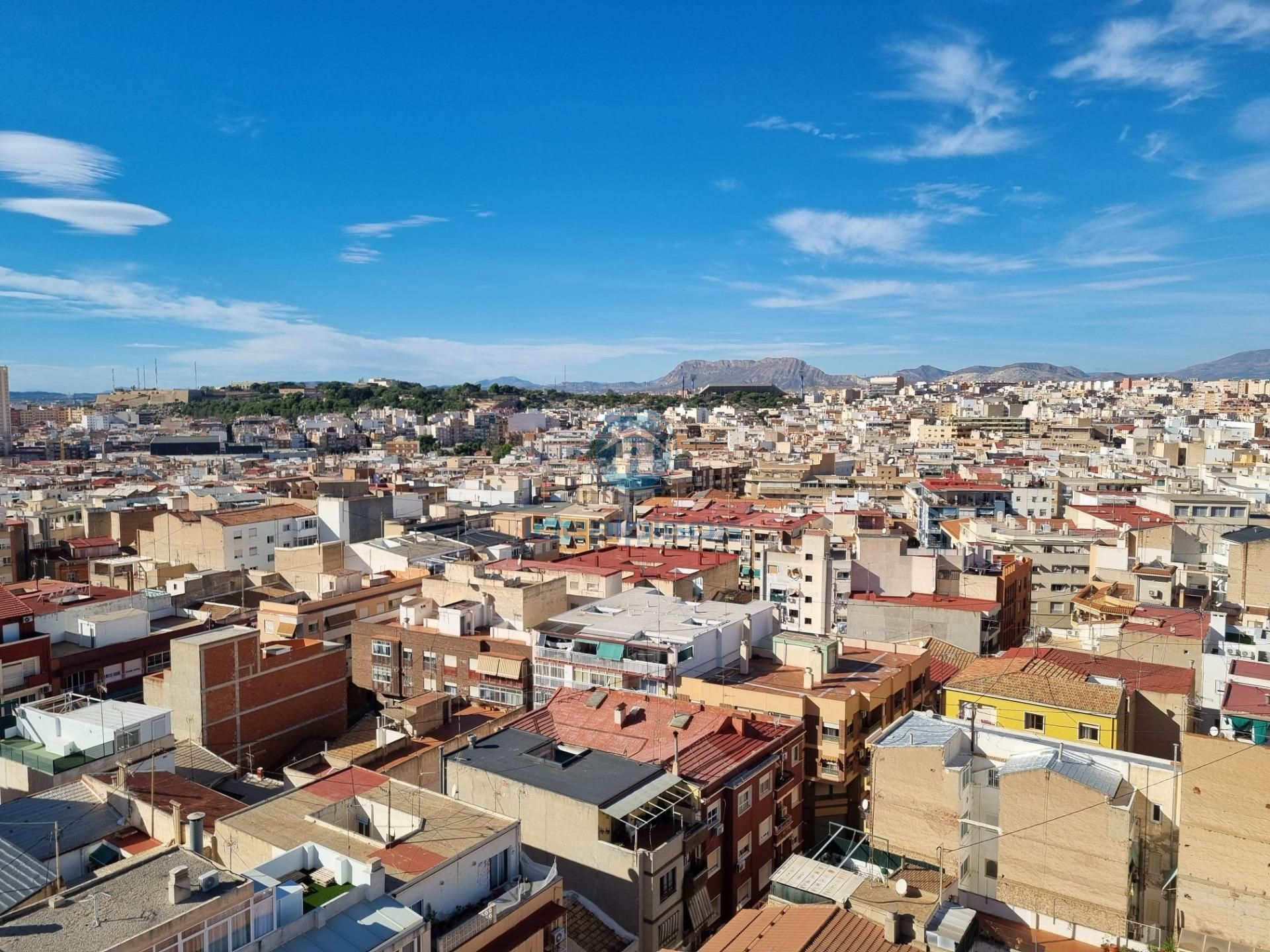 Vista exterior de Pis en venda en Alicante / Alacant amb Terrassa i Balcó