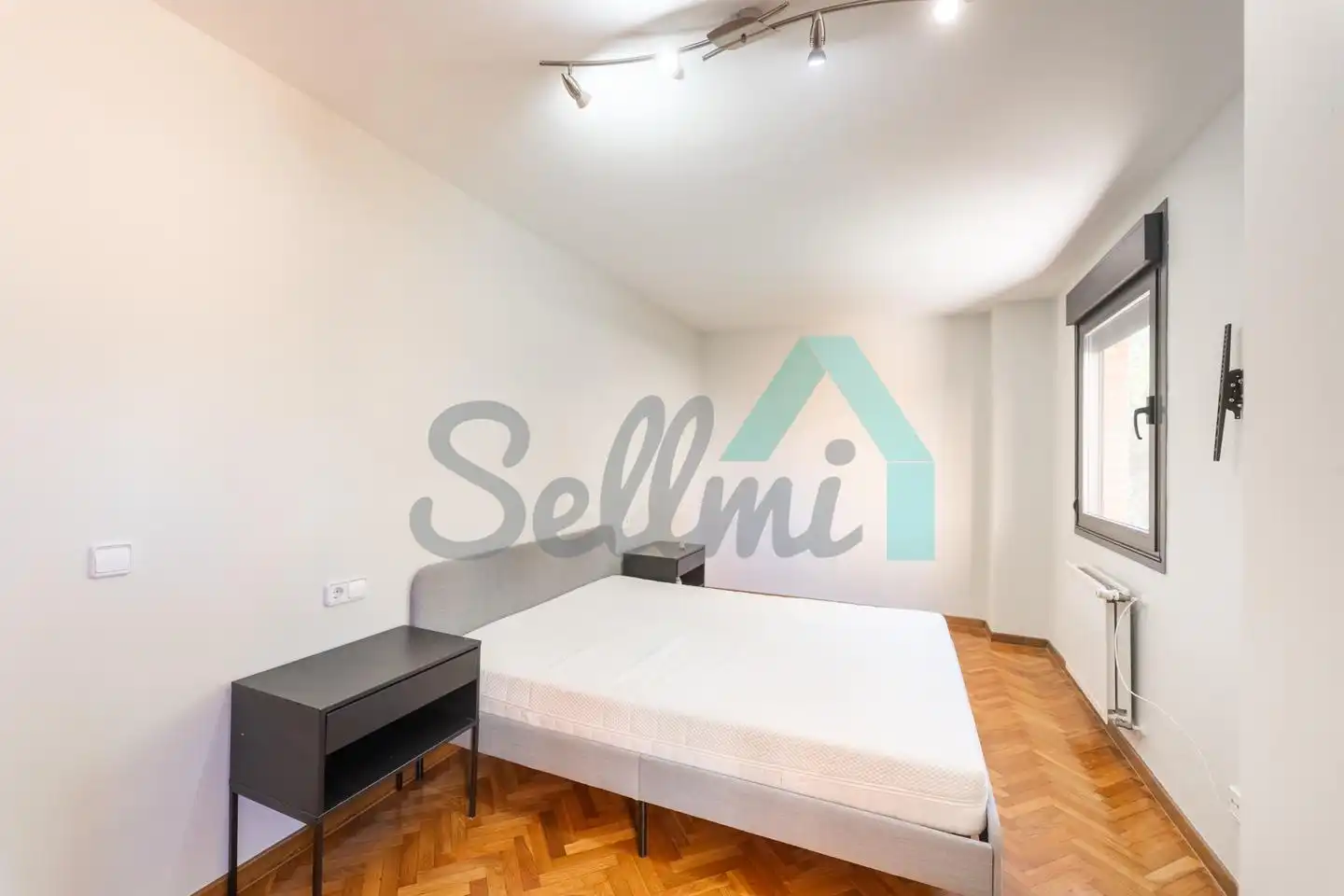 Bedroom of Flat for rent in Oviedo   with Heating, Parquet flooring and Storage room