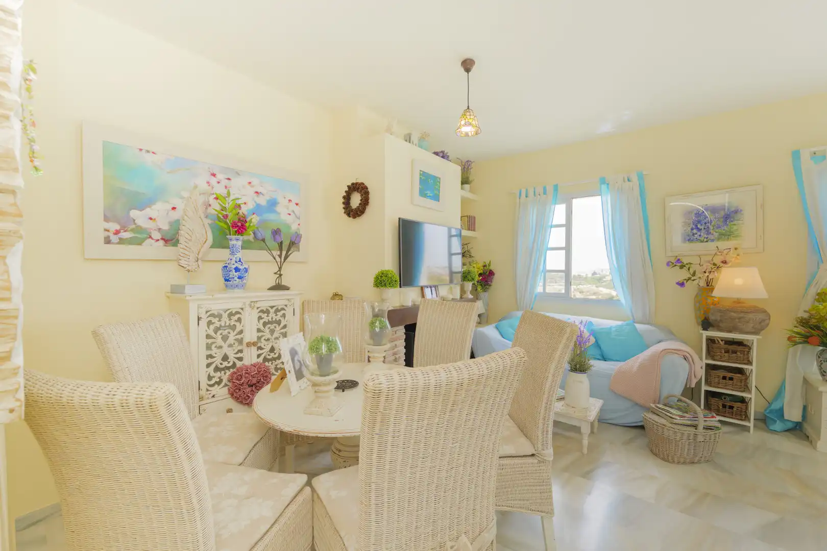 Sala de estar de Piso en venta en Mijas con Terraza, Piscina y Internet