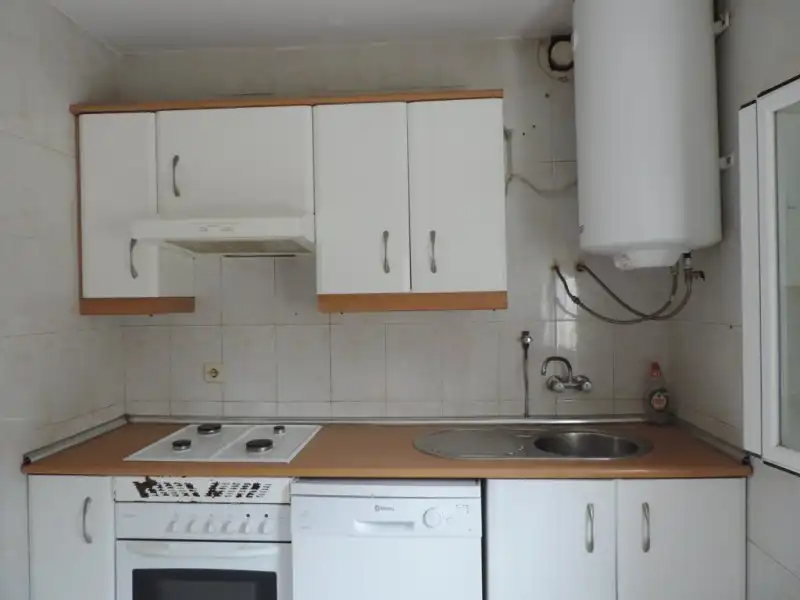 Küche von Einfamilien-Reihenhaus zum Verkauf in Trijueque mit Heizung und Terrasse