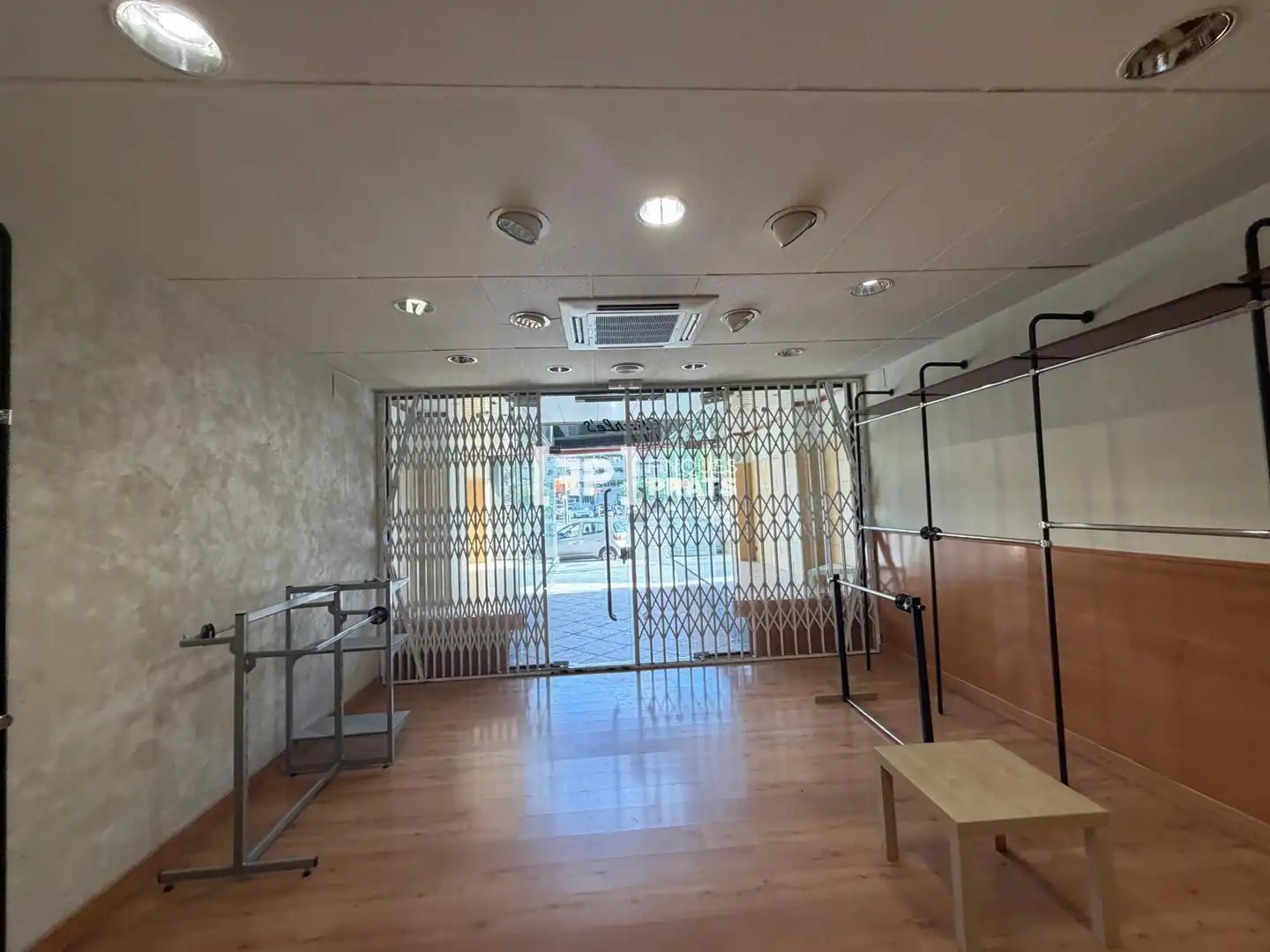 Business premises to rent in Lluis companys, imagen 3