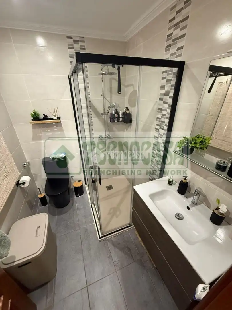 Baño de Piso en venta en Ronda con Calefacción y Balcón