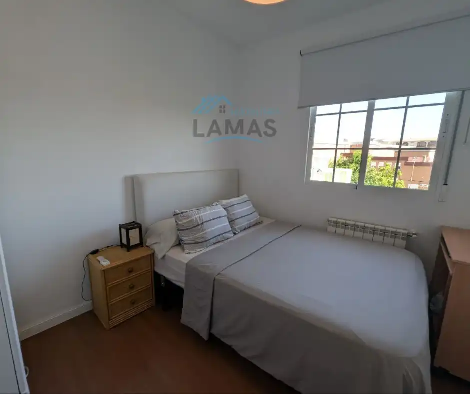 Schlafzimmer von Einfamilien-Reihenhaus zum Verkauf in Navalmoral de la Mata mit Klimaanlage, Heizung und Terrasse