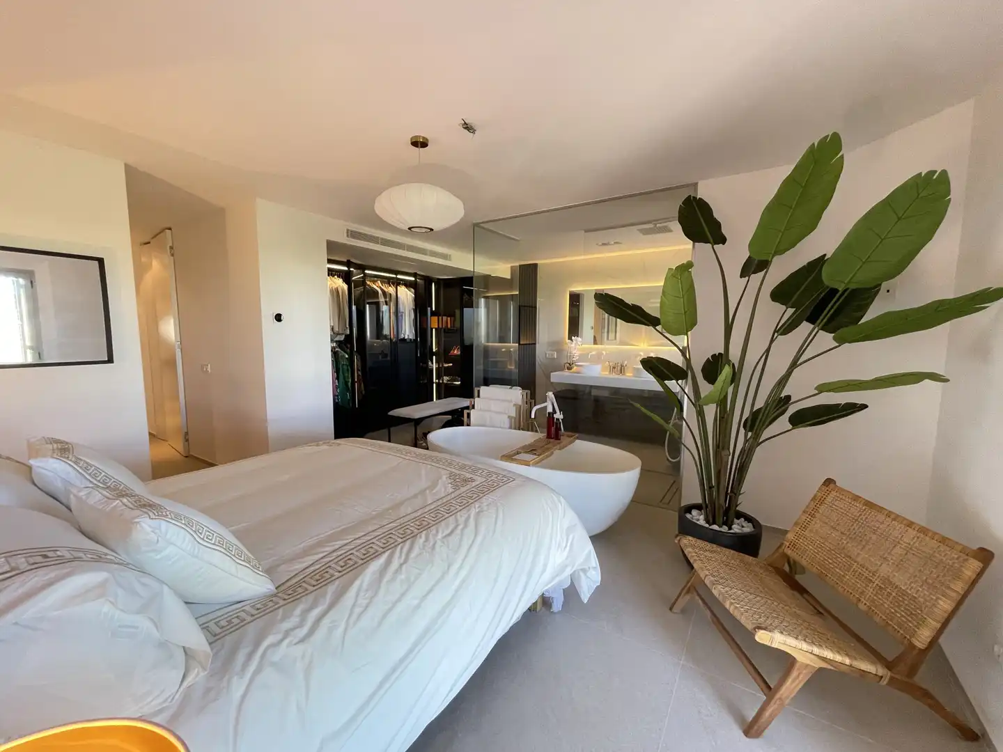 Habitación de Apartamento en venta en Sotogrande con Aire acondicionado, Piscina y Balcón