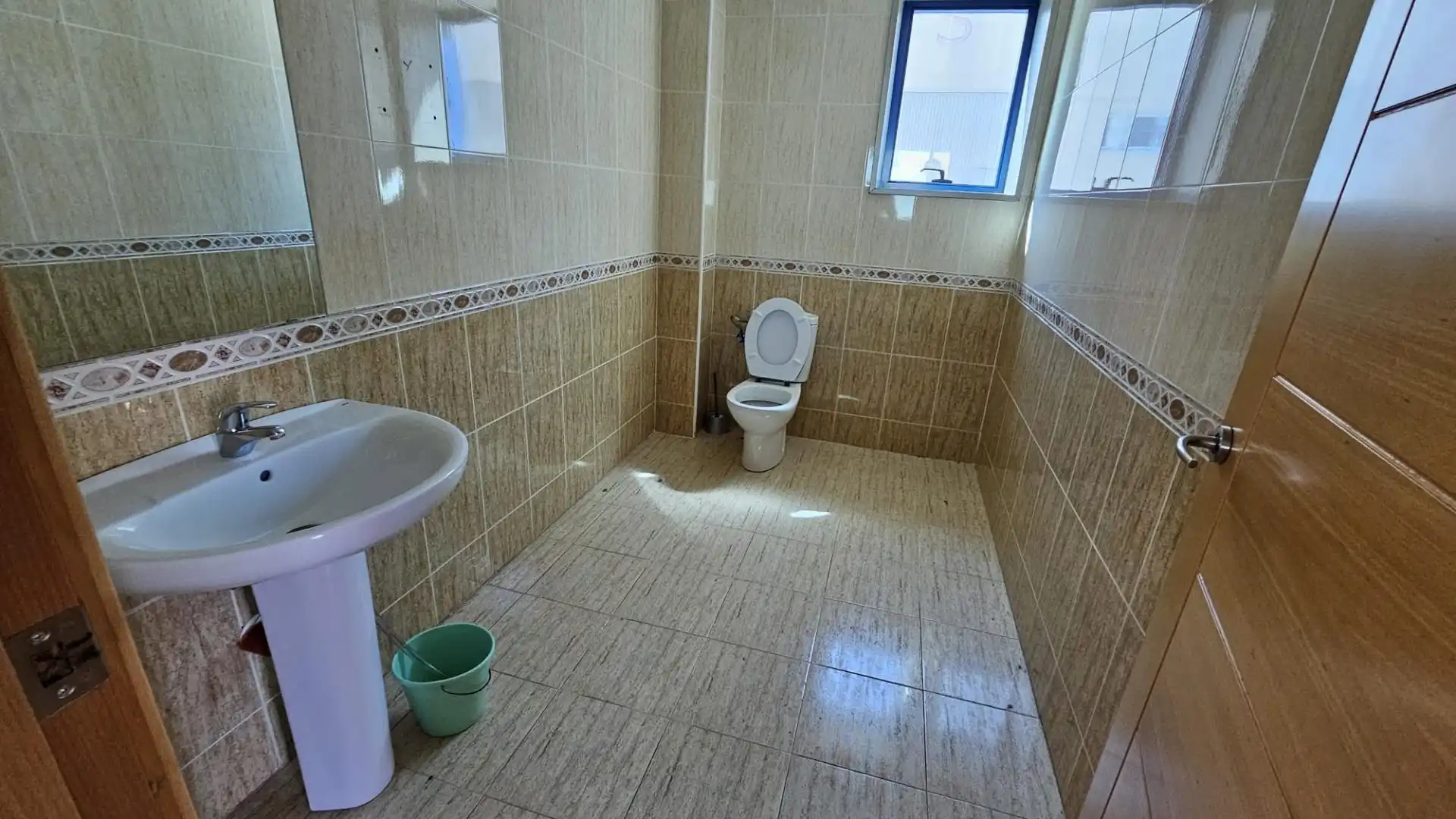 Bathroom of Industrial buildings for sale in Almodóvar del Río