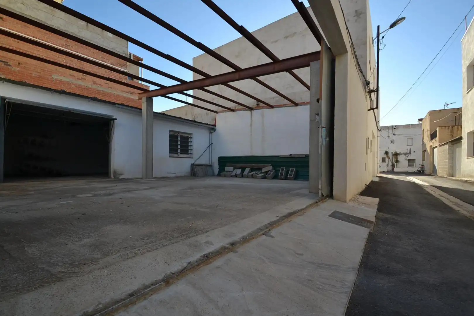 Vista exterior de Local en venda en Deltebre