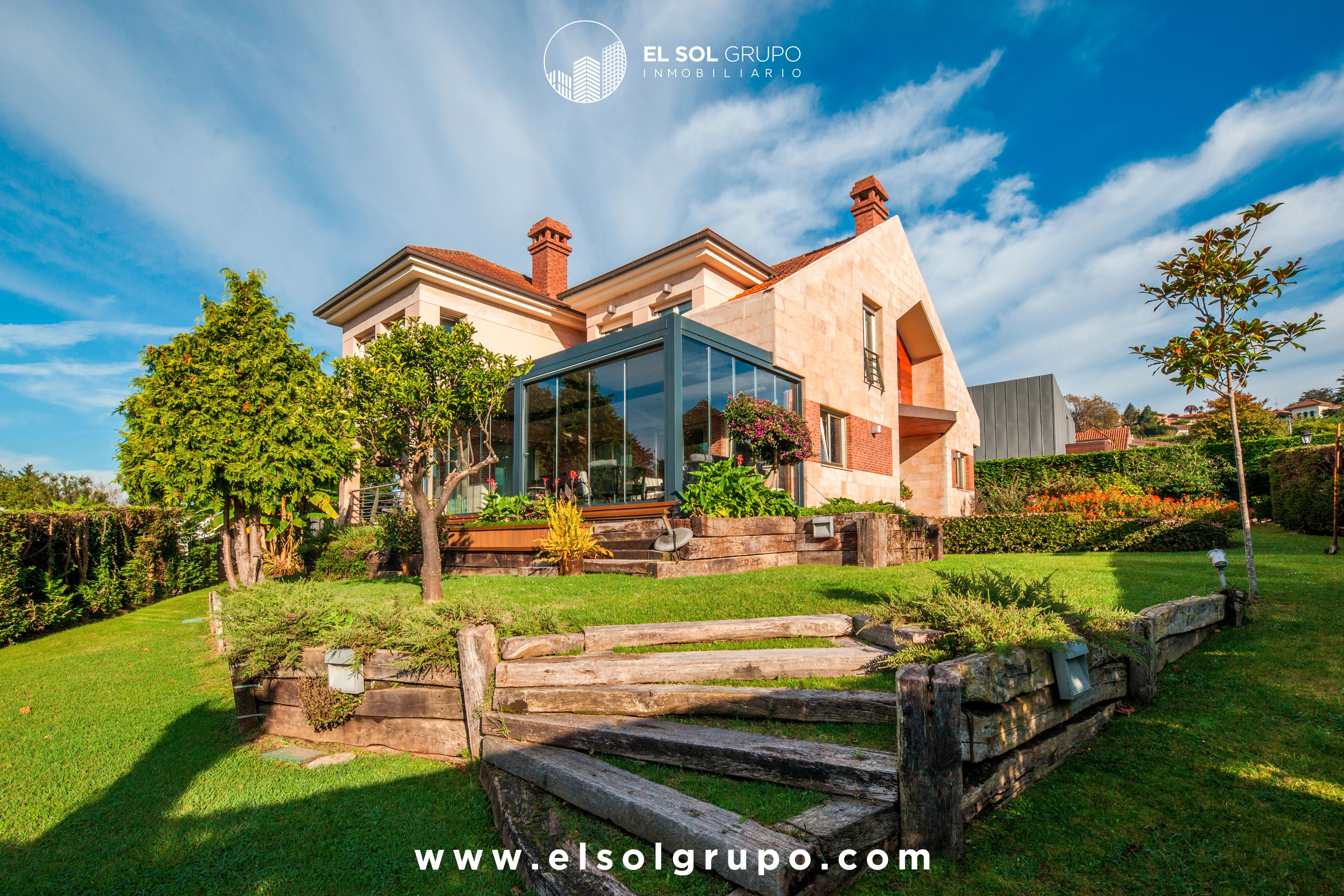 Exterior view of House or chalet for sale in Gijón   with Private garden, Terrace and Storage room