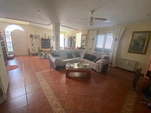Sala de estar de Casa o chalet en venta en Chiva con Calefacción, Jardín privado y Piscina