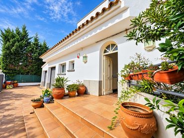 Haus mit Garten zum Verkauf in Nord