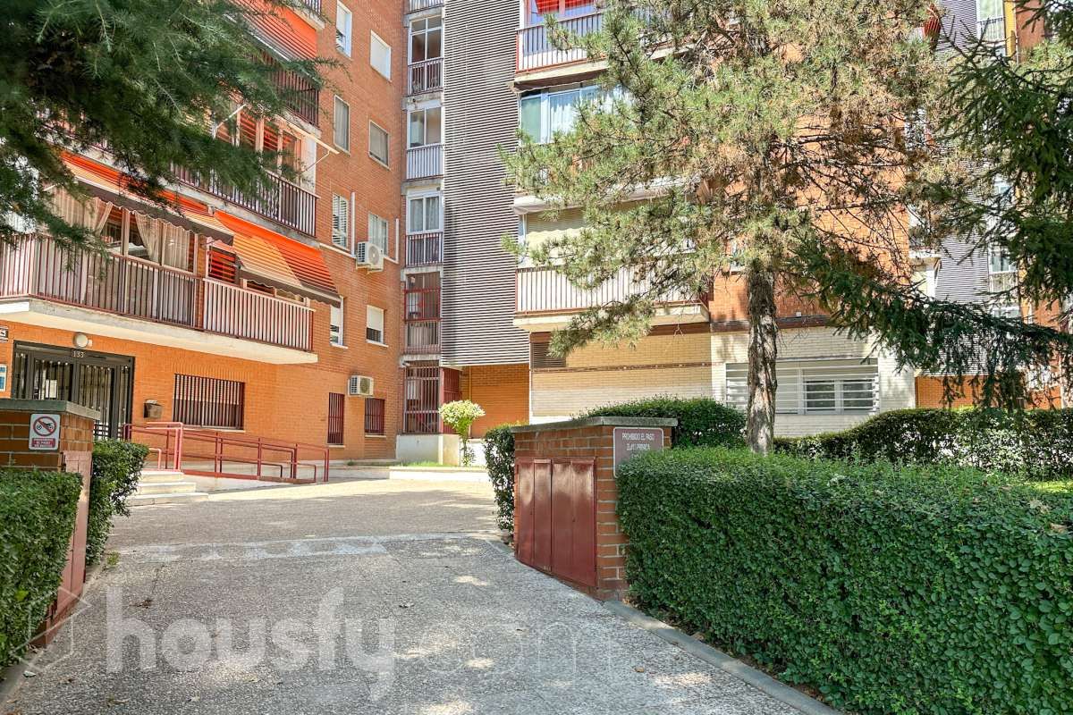 Exterior view of Flat for sale in  Madrid Capital  with Heating and Terrace