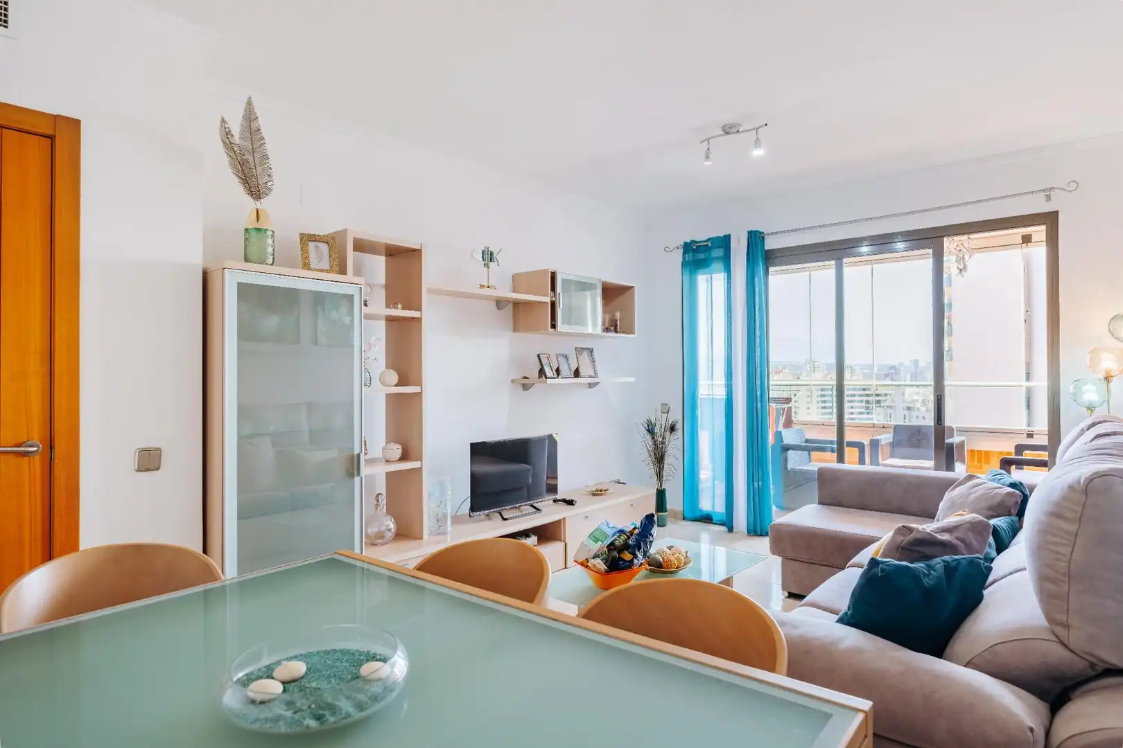 Sala d'estar de Apartament de lloguer en Villajoyosa / La Vila Joiosa amb Aire condicionat, Calefacció i Jardí privat