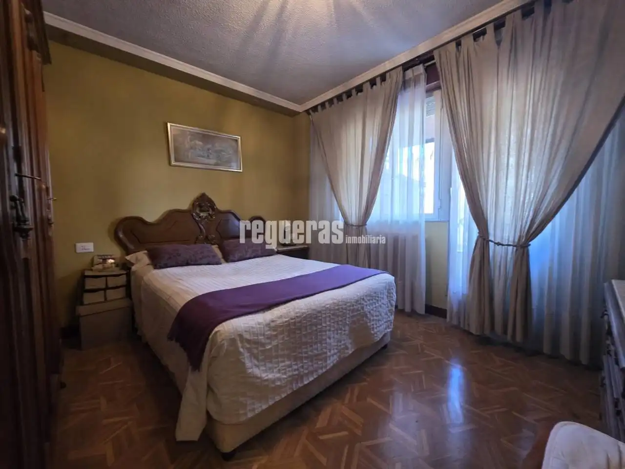 Habitación de Ático en venta en Avilés con Calefacción, Parquet y Terraza